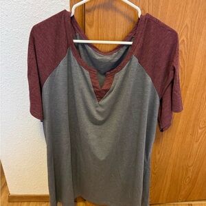 BloomChic Burgundy and Gray Short Sleeve Tee